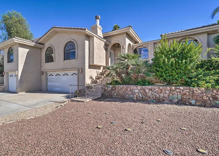 Putting Green And Pool Table Lake Havasu City Gem!