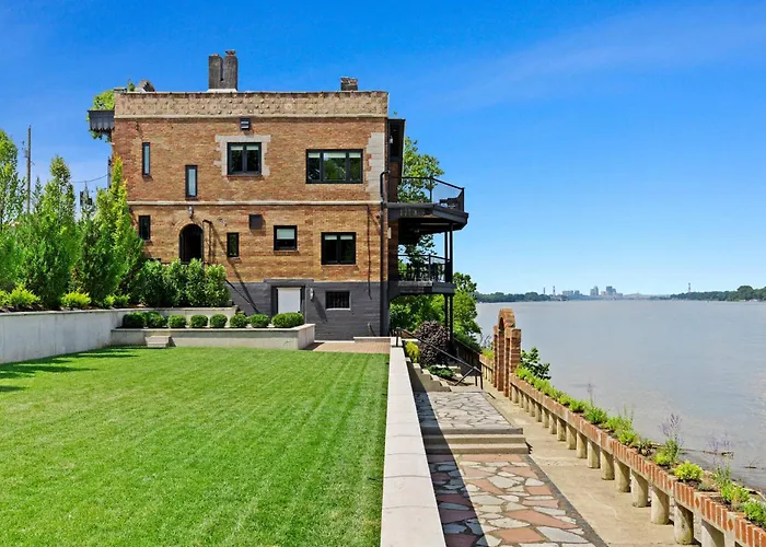 Elegant Riverside Escape Historic Charm & Views Louisville