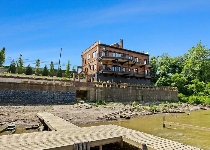 Elegant Riverside Escape Historic Charm & Views Louisville