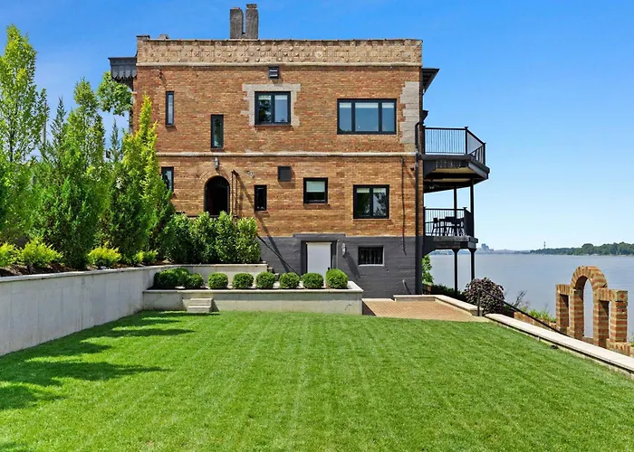 Elegant Riverside Escape Historic Charm & Views Louisville