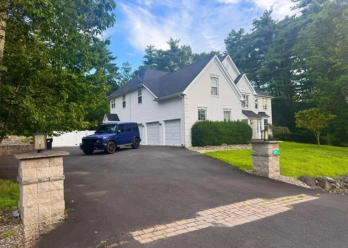 Luxury 5Br Retreat - Hot Tub - Game Room - 2 Fire Pits East Stroudsburg