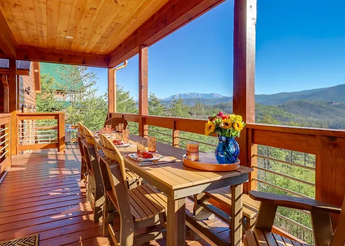 Majestic Mountain Views: Sevierville Escape!