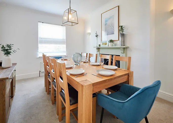 Host & Stay - Osborne House Whitby