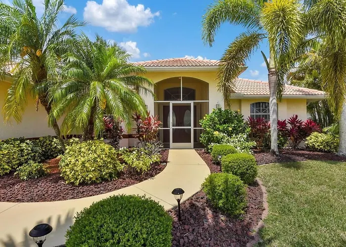 Heated Pool With Freshwater Canal Access & Dock - Coconut Cove - Roelens Cape Coral