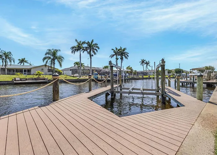 Heated Pool, Gulf Access And Private Dock - Villa Breezy Palms - Roelens Cape Coral