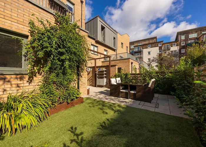 Gorgeous Central 3 Bed House Free Parking & Garden Edinburgh