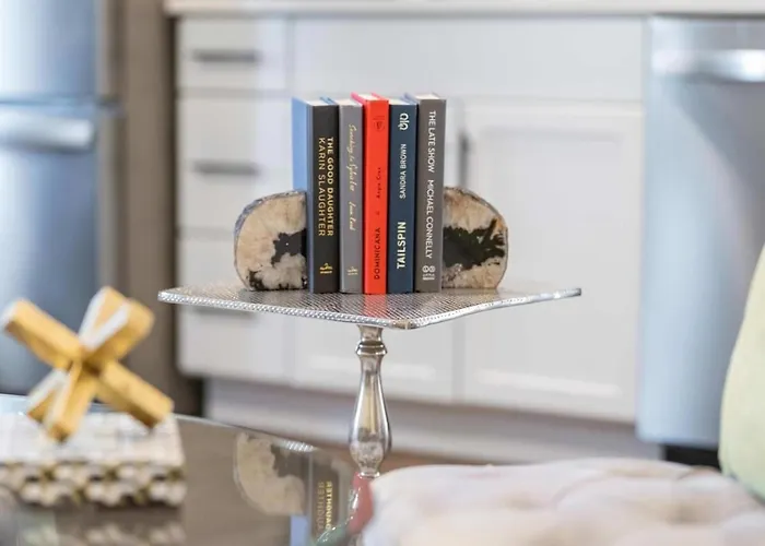 The Warhol - Pet-Friendly Apartment Bentonville