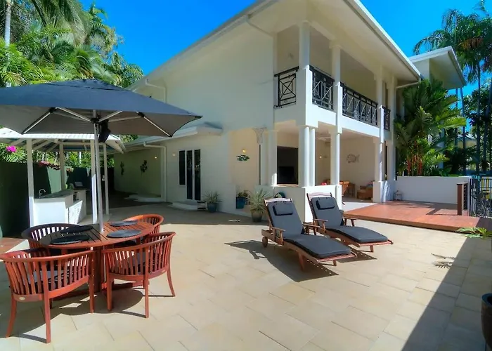 Whispering Palms - Beachfront Port Douglas