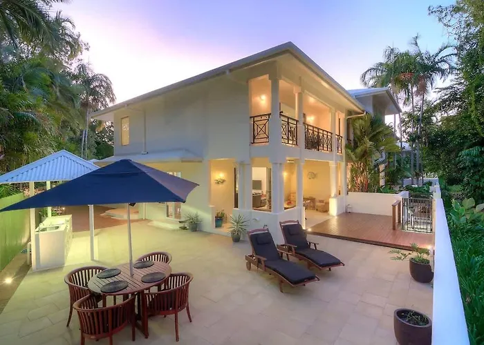 Whispering Palms - Beachfront Port Douglas