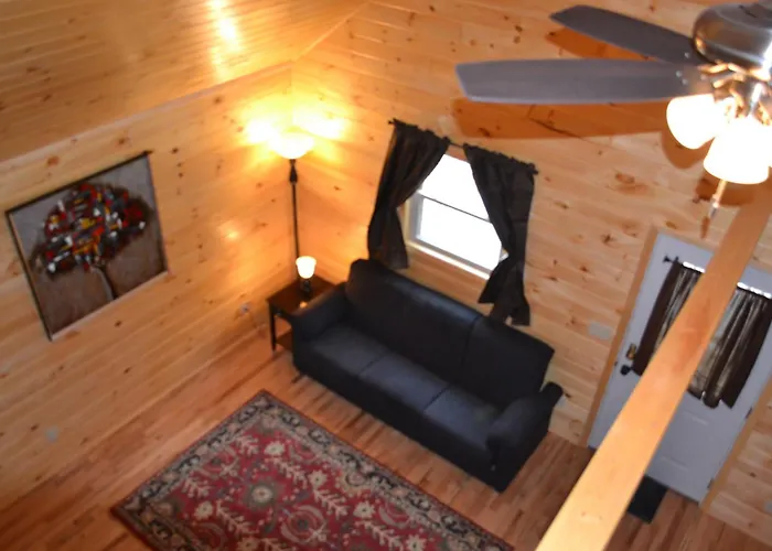 Blue Rose Cabins - Naughty Pine Cabin Logan
