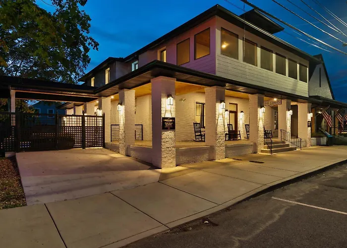 The Davis Luxury Retreat Villa 1-Block From Dolly Sevierville