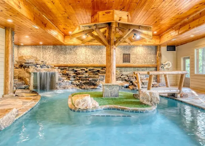 Eagle River Lodge - Huge Indoor Pool - Sleeps 24 Sevierville