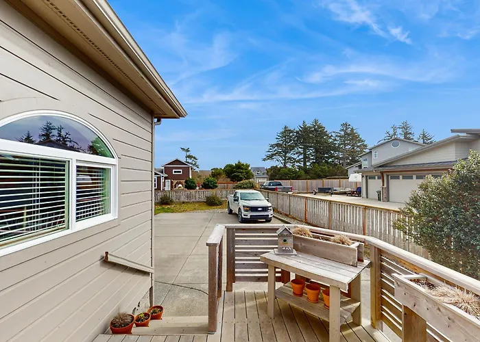Ghost Tree Getaway Villa Bandon