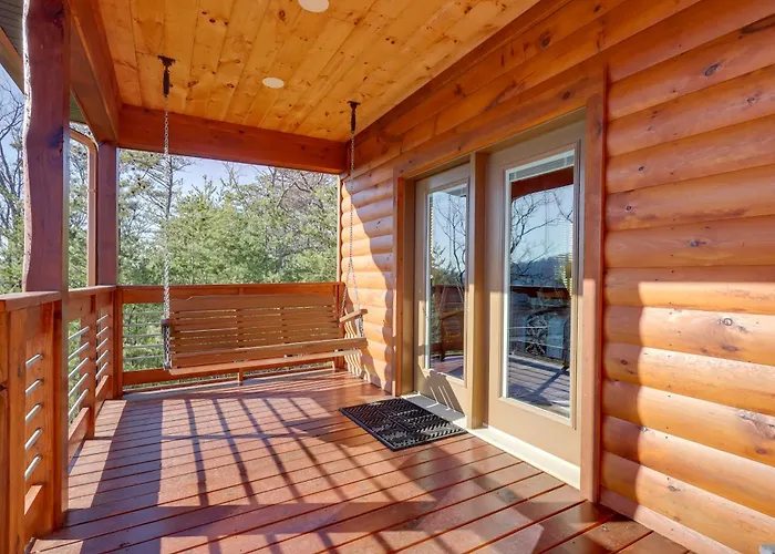 Majestic Mountain Views: Sevierville Escape!