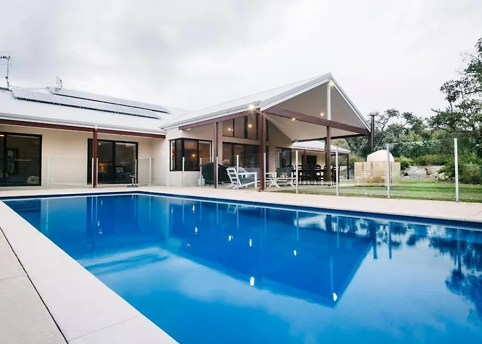 Blue Wren - Chic And Spacious Country Pool House Margaret River