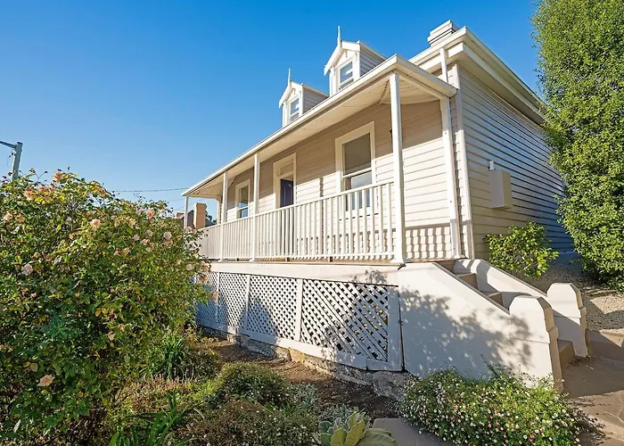 Rose Cottage - Charming Haven Near Cbd & Waterfront Hobart