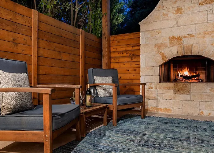 An Enchanted Hideaway Outdoor Fireplace Hot Tub Fredericksburg