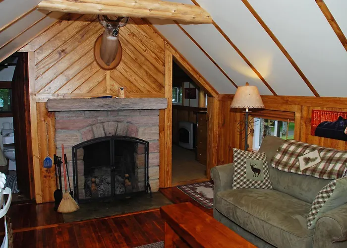 Covewood Lodge Eagle Bay