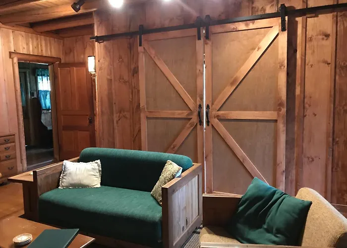 Covewood Lodge Eagle Bay