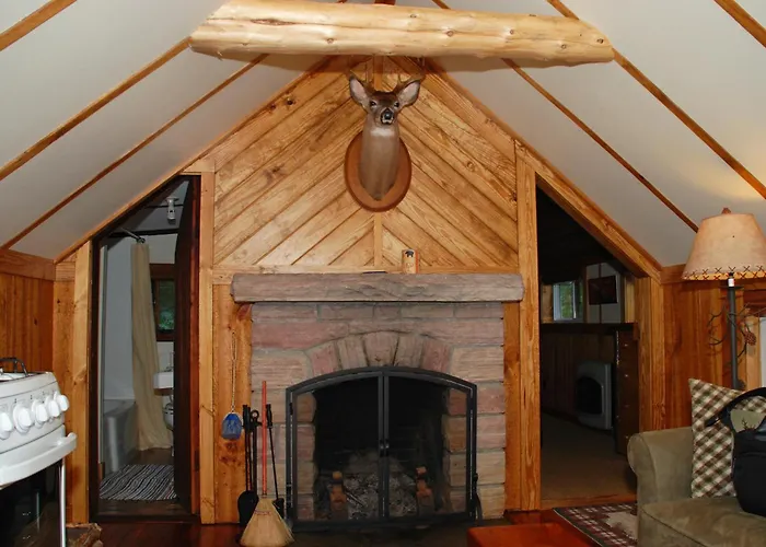 Covewood Lodge Eagle Bay