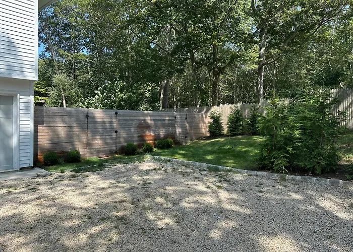 Cozy East Hampton Home 4 Beds, 3 Baths