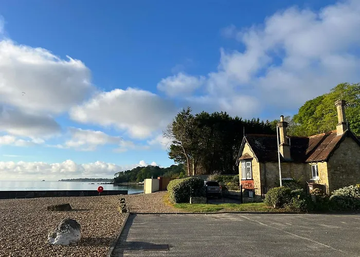 The Old Boat House, Seaview - Charming Historic Seafront 3 X Bedroom Cottage With Separate 2 X Bedroom Annexe
