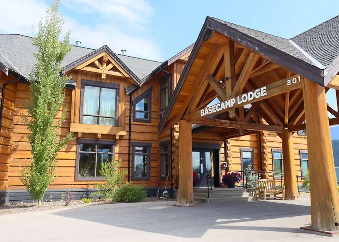 Basecamp Lodge Golden