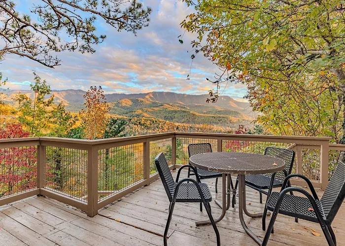 Heavenly View, Hot Tub, 3 King Beds, Pool Table Villa Gatlinburg