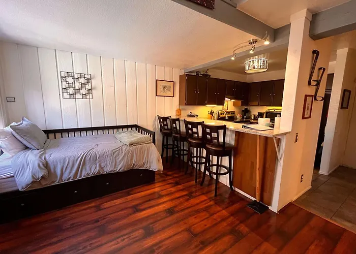 Msrc101 - Walk-To-Lifts Condo With Hot Tub, Dog Friendly Mammoth Lakes