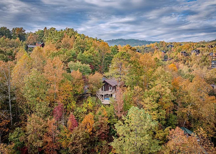 Heavenly View, Hot Tub, 3 King Beds, Pool Table Villa Gatlinburg