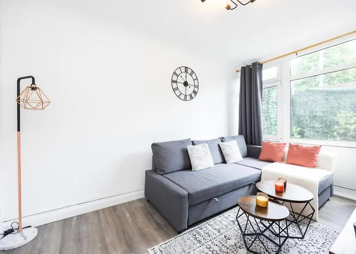 Stylish Apartment Clapham Escape + Garden London