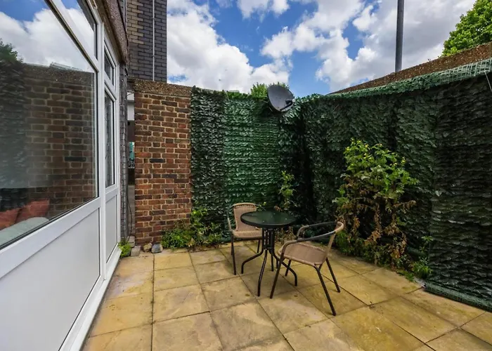 Stylish Apartment Clapham Escape + Garden London