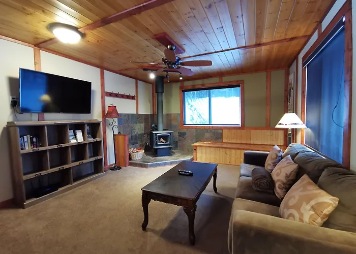 Cedar House Restaurant & Chalets Golden