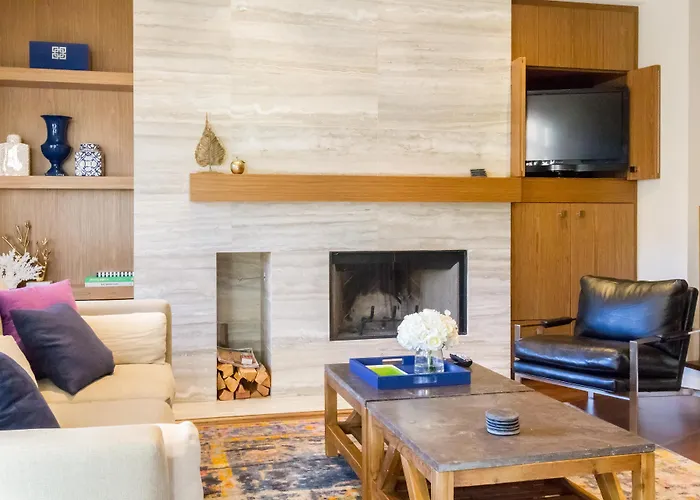 07 Fitzsimmons Walk Villa Whistler