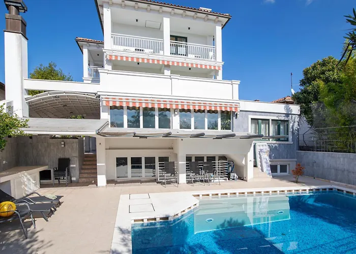 Villa Arena - Pool Table, Table Tennis, Darts & More Pula