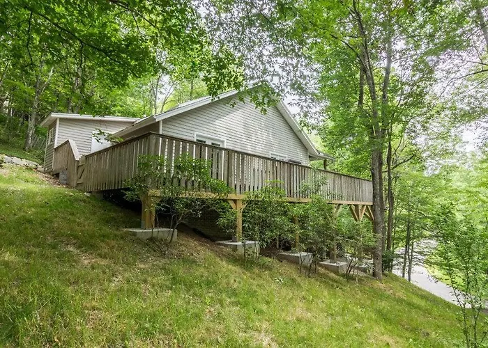 A Treetop Escape Blowing Rock