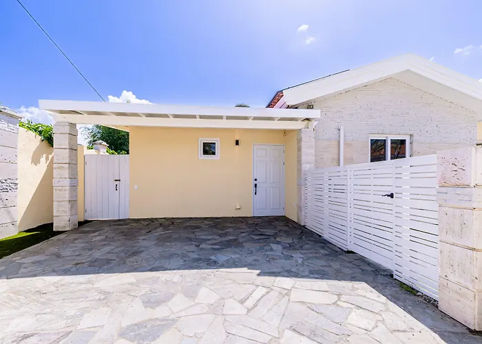 Ruby 15 Villa Palm Beach