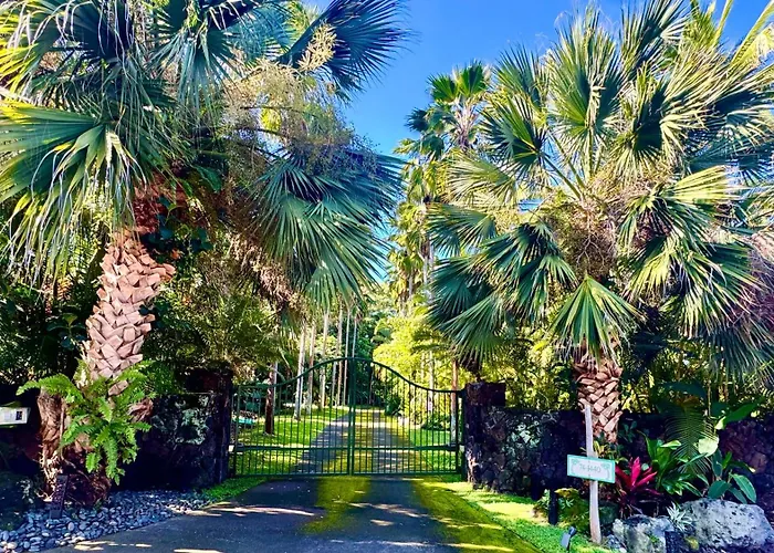 Gated Tropical Estate In Kailua Kona With Hot Tub Villa