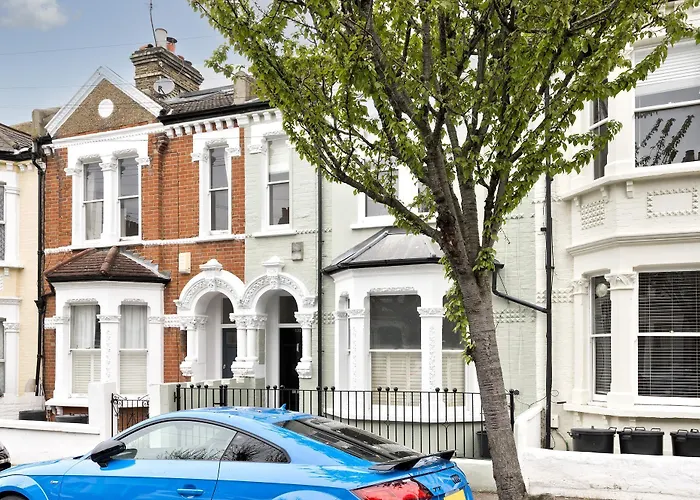 Between The Commons London