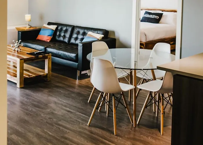The Spot - Luxurious 3-Bedroom Apartment In The Heart Of Winnipeg
