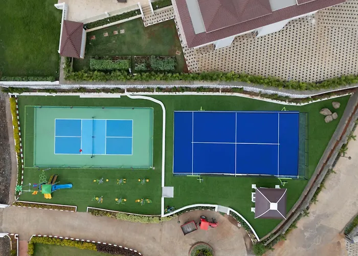 La Palm By Stayvista - Mountain-View Villa, Boasting A Spacious Pool, Gym, Indoor Games, Basketball Court & A Lush Lawn With A Gazebo Lonavala