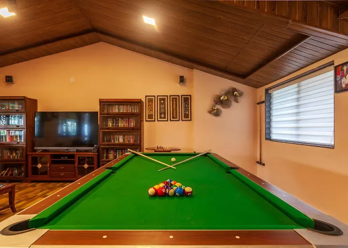 La Palm By Stayvista - Mountain-View Villa, Boasting A Spacious Pool, Gym, Indoor Games, Basketball Court & A Lush Lawn With A Gazebo Lonavala