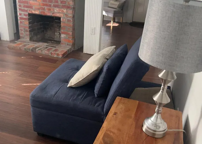 Getaway Country Cottage -Entire House W/ Fireplace New Bern
