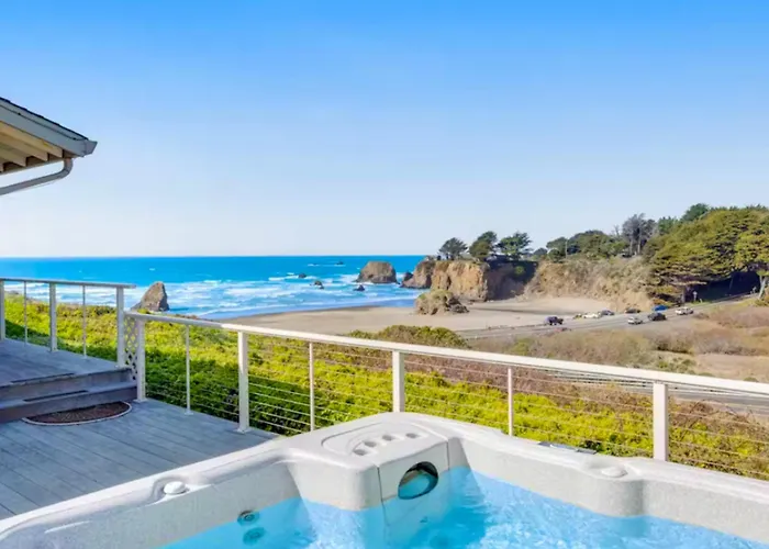 Oceanfront Haven - Hot Tub & Private Beach Access Fort Bragg