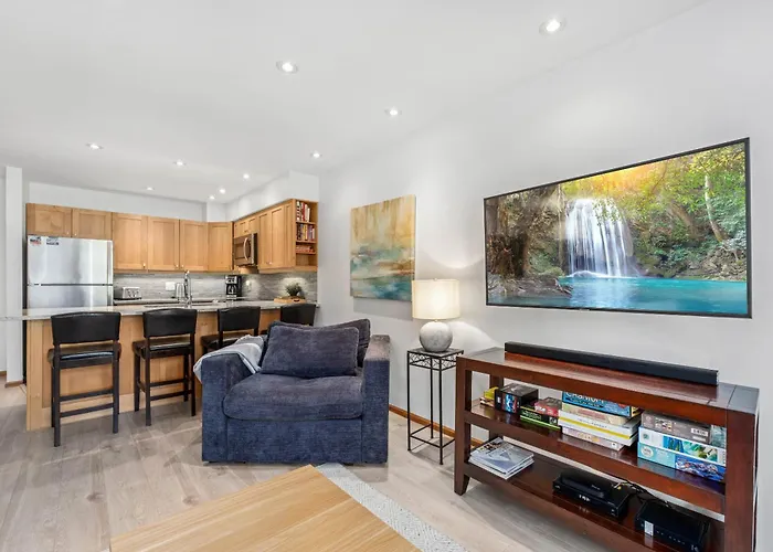 3Br In Whistler Creek Ridge, Ski In, Ski Out, Private Hot Tub, Wood Burning Fireplace, Private Garage