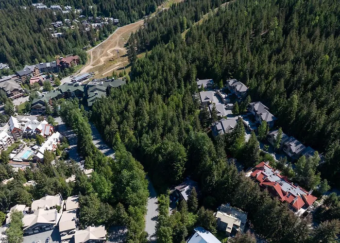 3Br In Whistler Creek Ridge, Ski In, Ski Out, Private Hot Tub, Wood Burning Fireplace, Private Garage