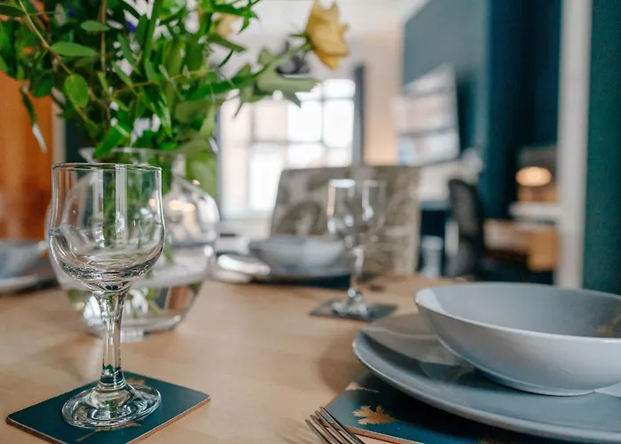 Charming Terrace Steps From City Walls And River York