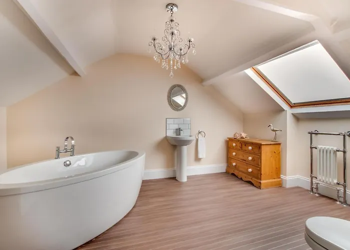 4 Bed In Whitby Oc-W461 Villa