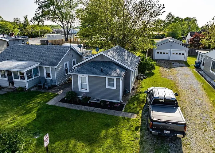 Recharge & Reconnect Vermilion Cottage, Beach 5 Min, Cedar Point 30 Min
