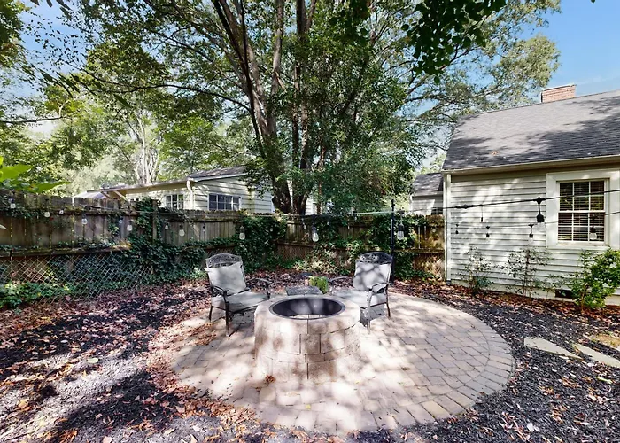 3 Mi To Dtwn Charlotte! Quiet Haven W/ Fenced Yard Villa